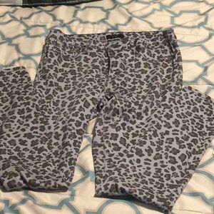 Jessica Simpson gray leopard print jeans